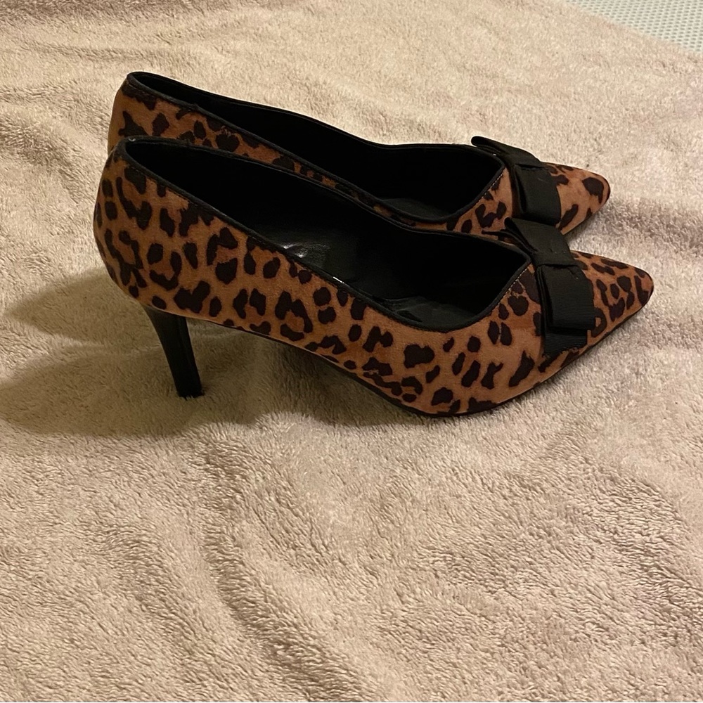 Cheetah Pumps, size 10 W